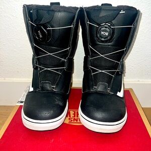 Vans Junior linerless snowboard boots youth - size 3. Barely used